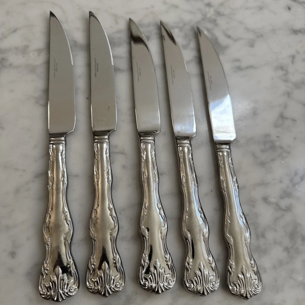Reed Barton VICTORIA Dinner Steak Knives Stainless Steel Glossy Scrolls Lot Of 5